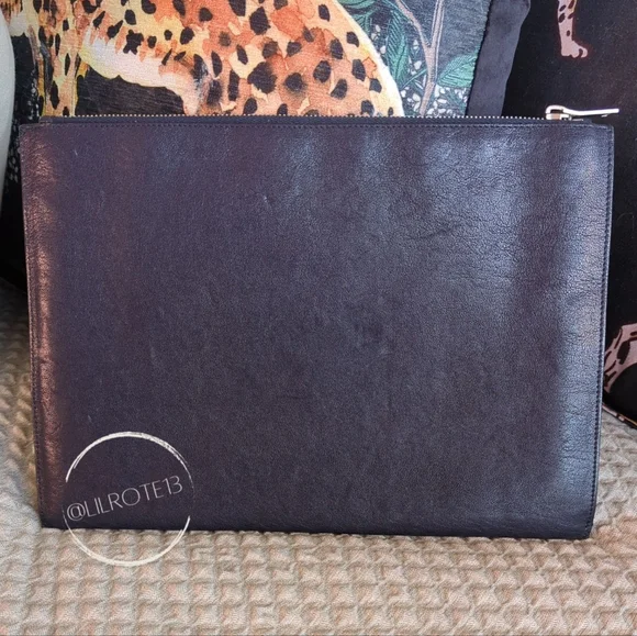 ⚡ FLASH SALE - Saint Laurent Star Leather Clutch - Picture 3 of 14